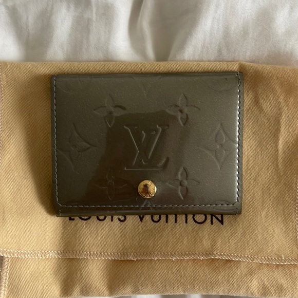 Accessories - Louis Vuitton vernis silver/gray card case